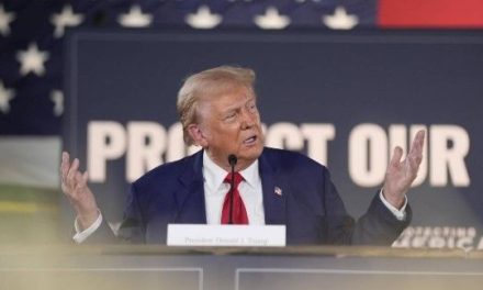 La amenaza de Donald Trump a John Deere en caso trasladar su producción a México