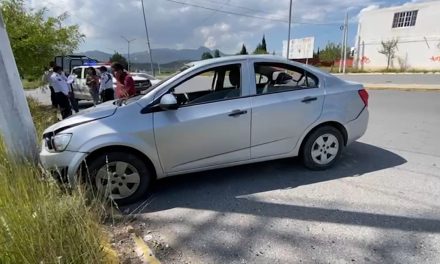 Se registra volcadura sobre Emilio Arizpe de la Maza
