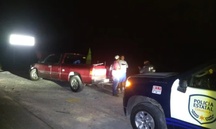 Auxilian a familia varada en la carretera Monterrey-Monclova