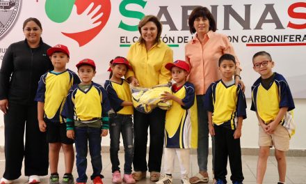 Continúa Diana Haro la entrega de uniformes deportivos