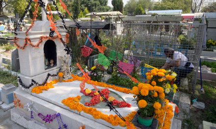 ¡Los panteones empiezan a cobrar vida! Se acerca la celebración del Día de Muertos