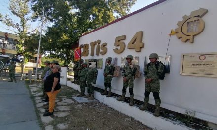 Lleva Ejército Mexicano exposición a los alumnos del CBTIS 54