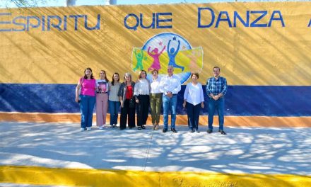 Entregan banqueta e implementan brigada multidisciplinaria