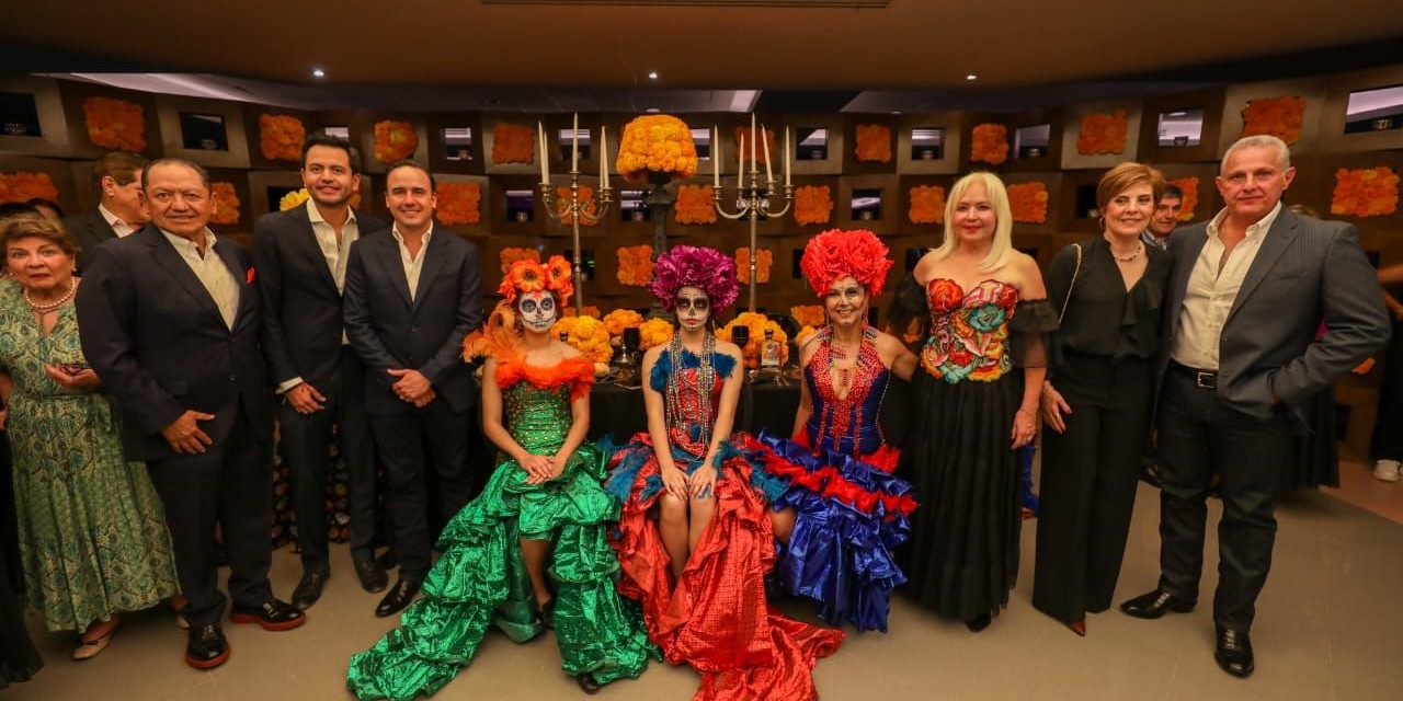 Manolo Jiménez asiste al desfile ‘Catrinas del Desierto’