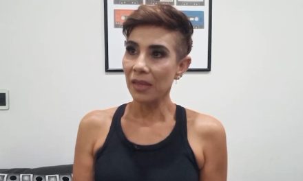 Rocío Ramírez  gradecida por el premio estatal del deporte en la categoría Master y/o Amateur