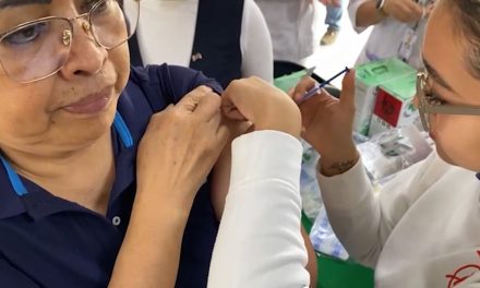 Aplican más de 600 vacunas contra la Influenza y Covid en Torreón