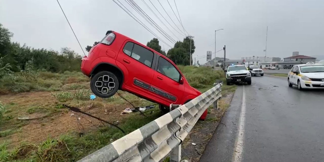 A punto estuvo de volcar un vehículo en Saltillo