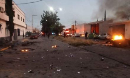Estallan dos coches bomba en Guanajuato, hay tres policías heridos