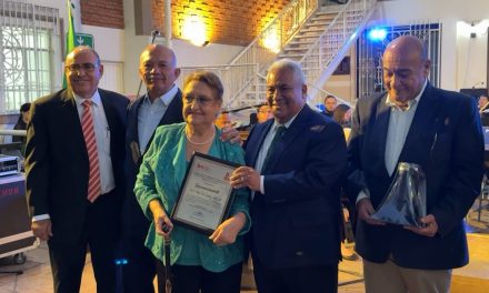 Celebran el día internacional del docente en Saltillo