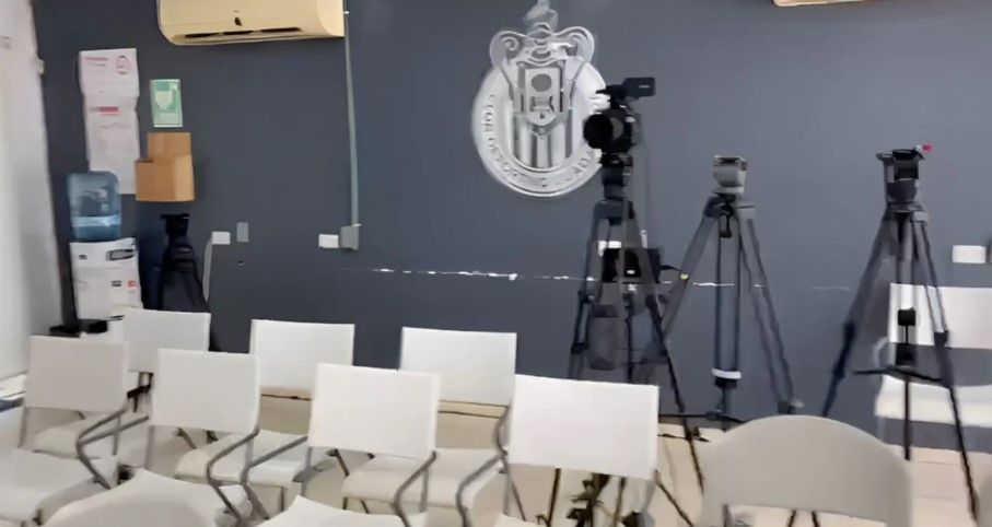 Lanzan un explosivo a la prensa en las instalaciones de Chivas