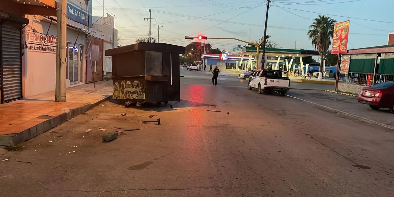 Conductor pierde el control e impacta puesto de tacos en Nueva Rosita