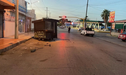 Conductor pierde el control e impacta puesto de tacos en Nueva Rosita