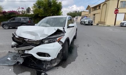 Conductor ignora alto y provoca accidente en Saltillo