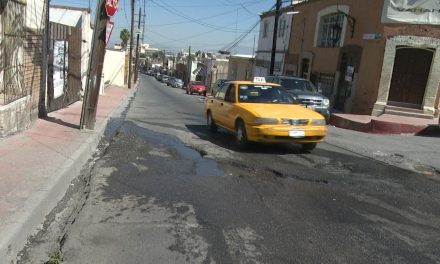 Saltillo: Aparece un cráter en la calle Manuel Acuña