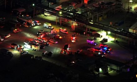 Fuga de gas en refinería de Deer Park deja dos muertos y 13 heridos