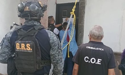 Detienen a dos personas en cateo en Saltillo
