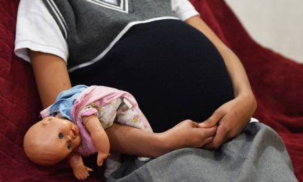 Cuatro niñas se convierten en madres en Latinoamérica por minuto