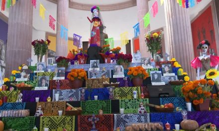 El Congreso de Coahuila coloca altar de Muertos en memoria de las diputadas locales