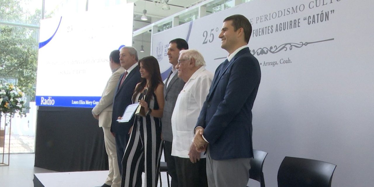 Entrega Rector premio de periodismo cultural