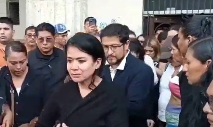 Exalcaldesa de Chilpancingo, Norma Otilia Hernández, abucheada en el funeral del alcalde Alejandro Arcos Catalán