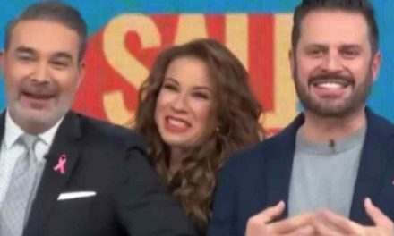 Video: Ingrid Coronado sufre penoso descuido con su vestuario en plena transmisión