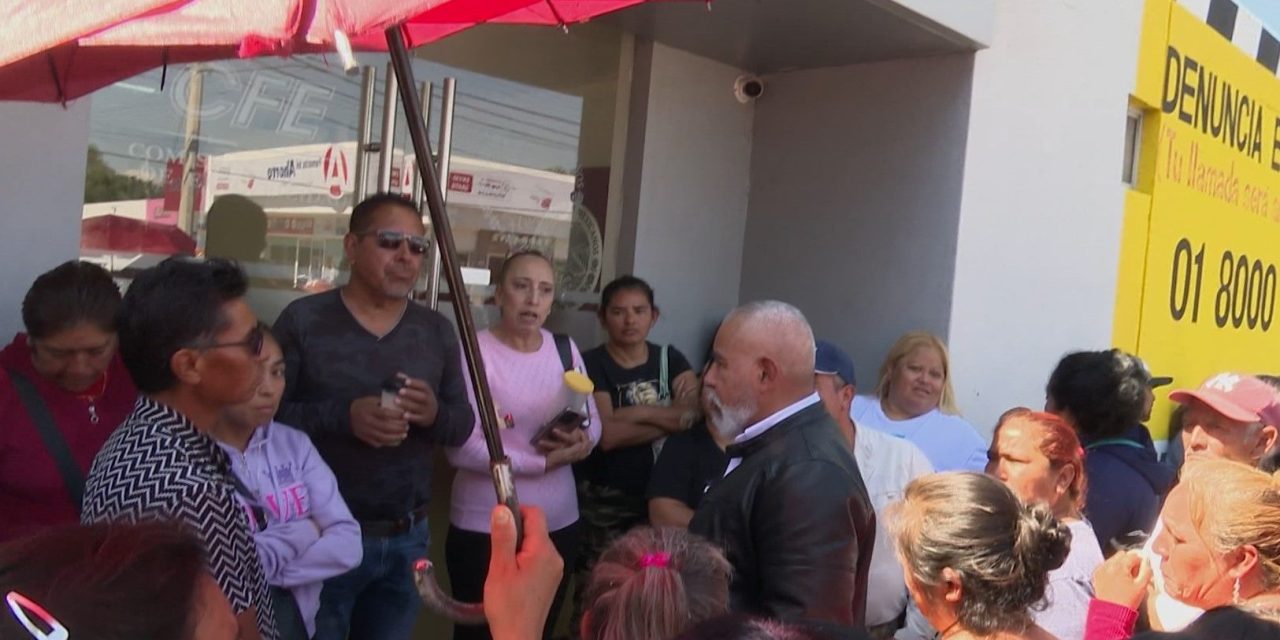 Integrantes de Antorcha Campesina se manifestaron en las oficinas de CFE Saltillo
