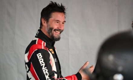 Keanu Reeves sorprende al participar en la Toyota GP Cup Series