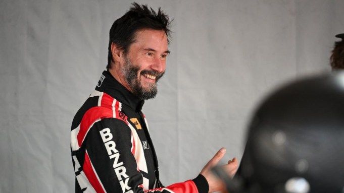 Keanu Reeves sorprende al participar en la Toyota GP Cup Series