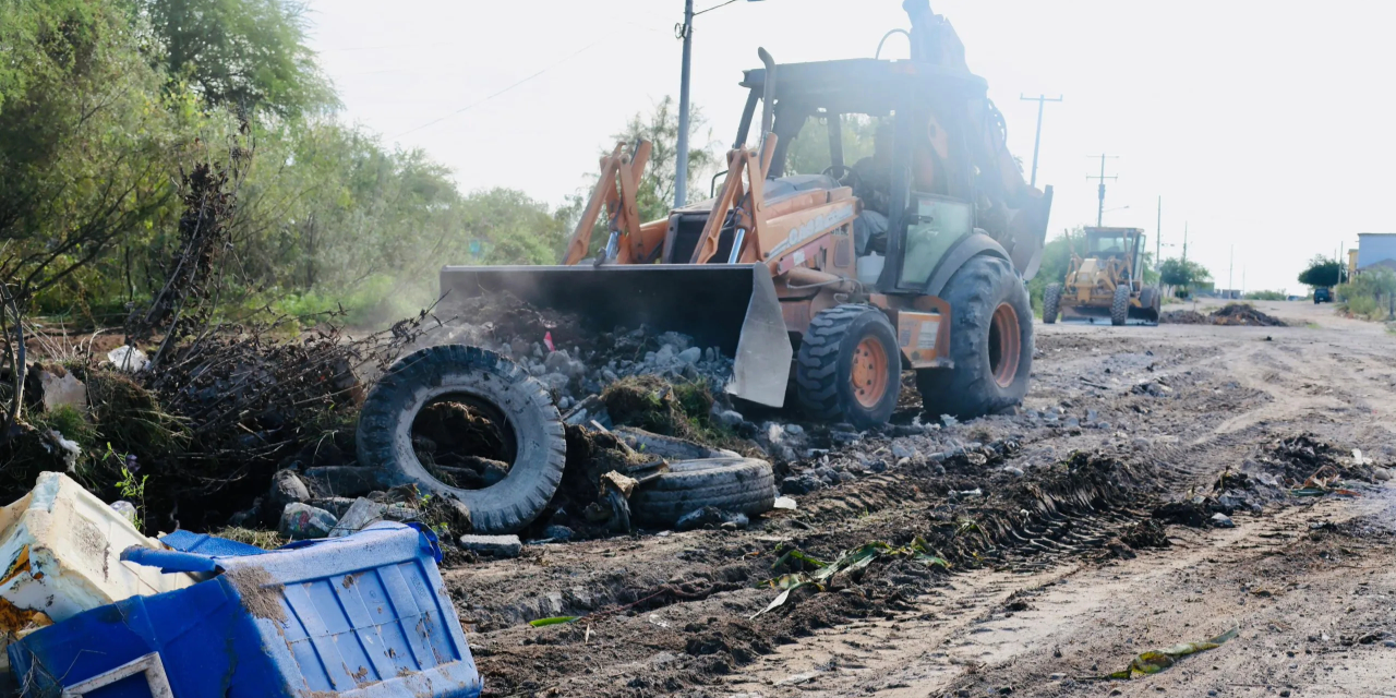 Realizan acciones de limpieza en calles de Sabinas