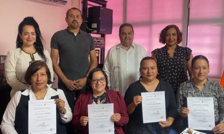 Maestros del CETIs 48 reciben reconocimientos
