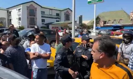Manifestantes bloquean periférico en Saltillo