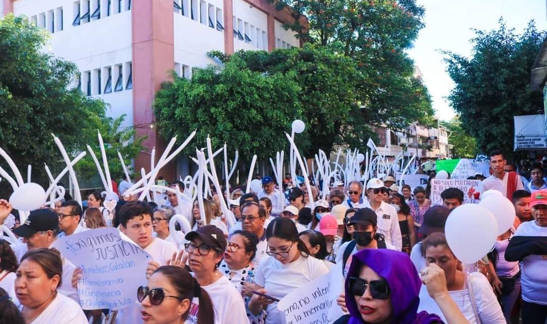 Exigen justicia por el asesinato del alcalde de Chilpancingo con una marcha