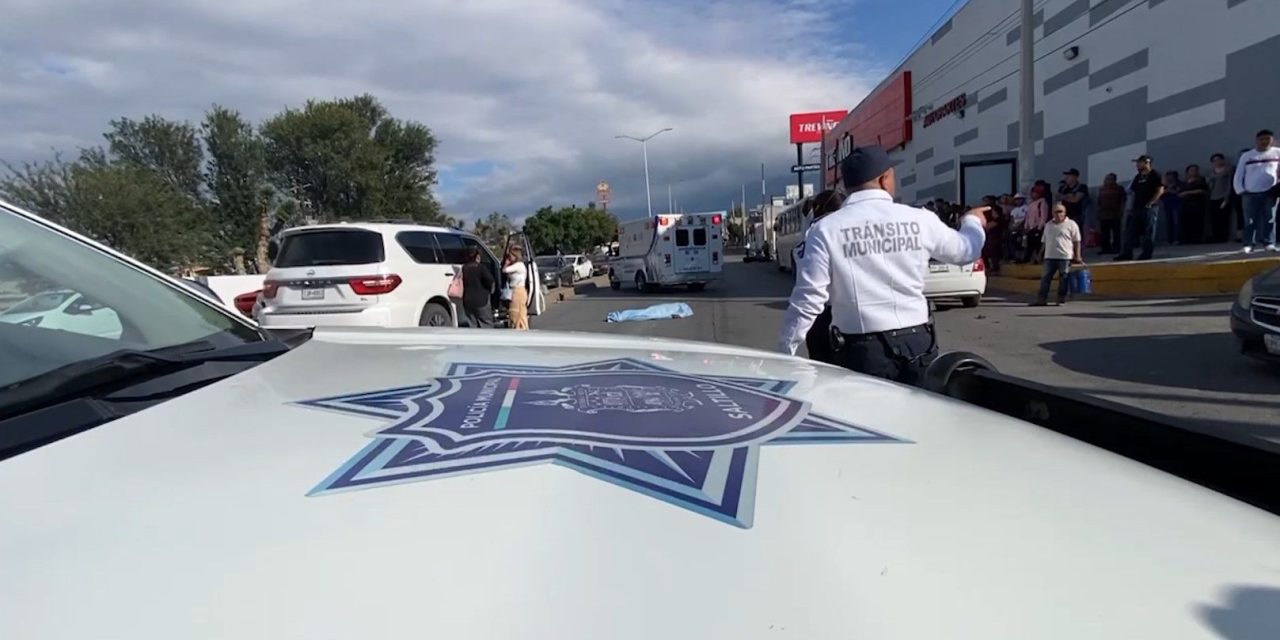 Motociclista comete imprudencia que le cuesta la vida en Saltillo
