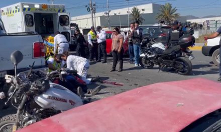 Motociclista pierde la vida en un hospital tras un aparatoso accidente en Saltillo
