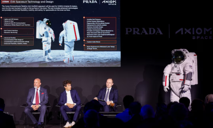 Trajes espaciales de la NASA diseñados por Prada, listos para Artemis 3