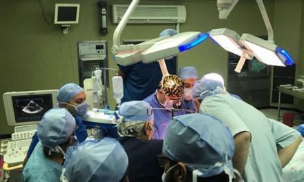 Milagro médico en Italia: Mujer da a luz tras operación de un raro tumor en el cráneo