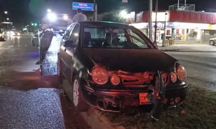 Saltillo: Hombre abandona su auto tras chocarlo para no ser detenido