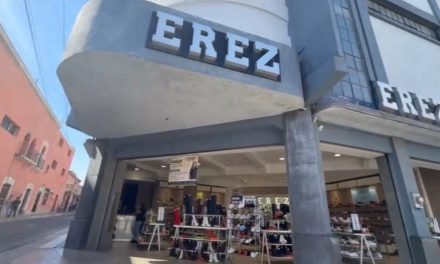 Proyectaron película en el exterior de lo que fue el tradicional Cine Palacio