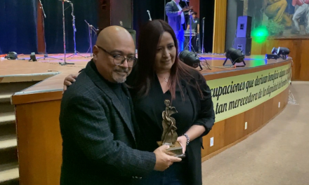 Galardonan a Deyanira Esparza y a la Fundación RCG con la Presea Rondallas Saltillo