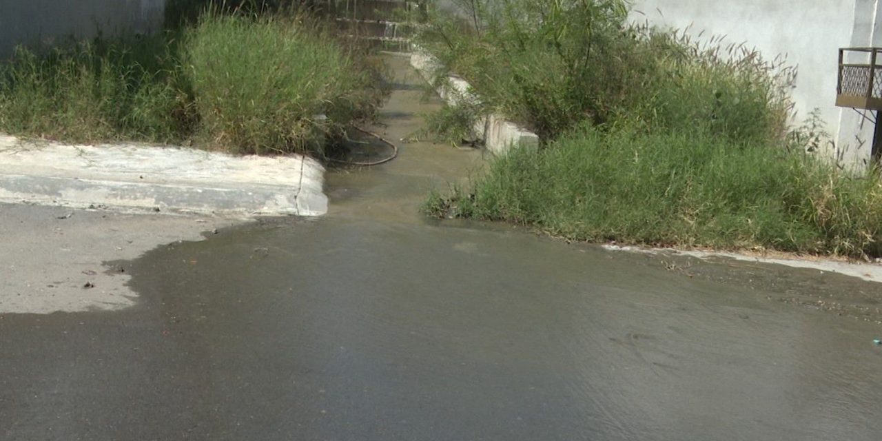 Repararon fuga de aguas negras en Saltillo