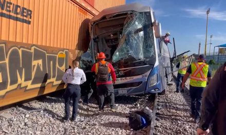 Se han salvado de milagro quienes desafían al tren y son embestidos en Saltillo