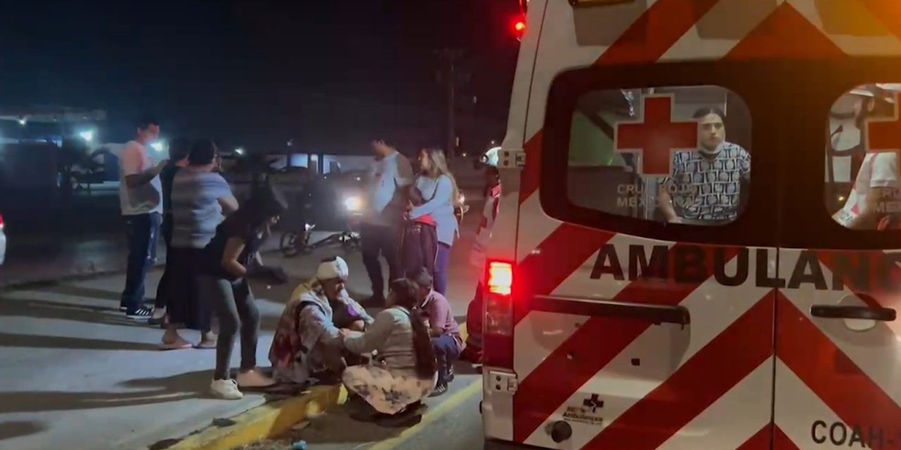 Motociclista se lleva fuerte golpe en la cabeza tras ser derribado