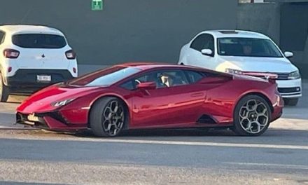 Diputado de Coahuila se pasea en Múzquiz  a bordo de su Lamborghini