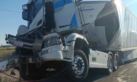 Tráiler se impacta con otro en carretera Saltillo- Torreón
