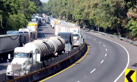 Transportistas viven un infierno por ‘cobro de piso’ en carreteras de Nuevo León