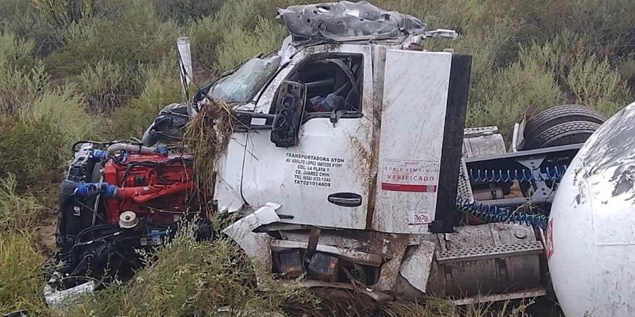 Vuelca pipa de gas LP en la carretera a Monclova