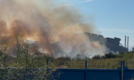 Se incendia antigua empresa de explosivos