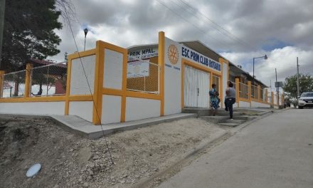 Avanzan 16 obras en escuelas de Acuña