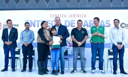 Entregan cartas de posesión a 125 familias de Torreón