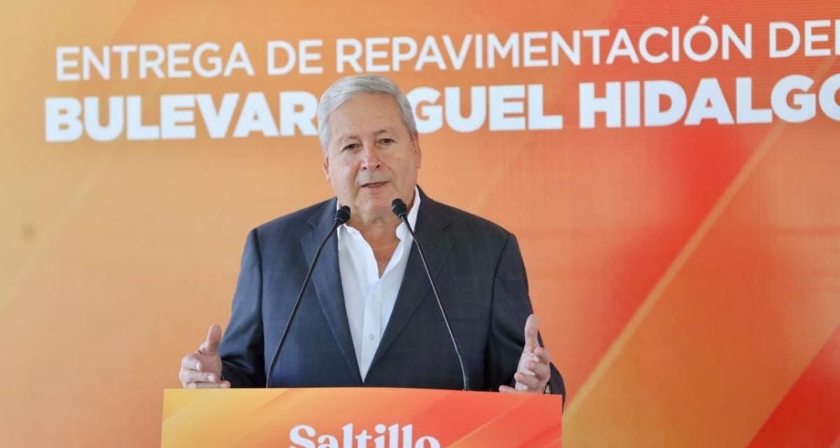 Entrega Chema Fraustro recarpeteo del bulevar Hidalgo